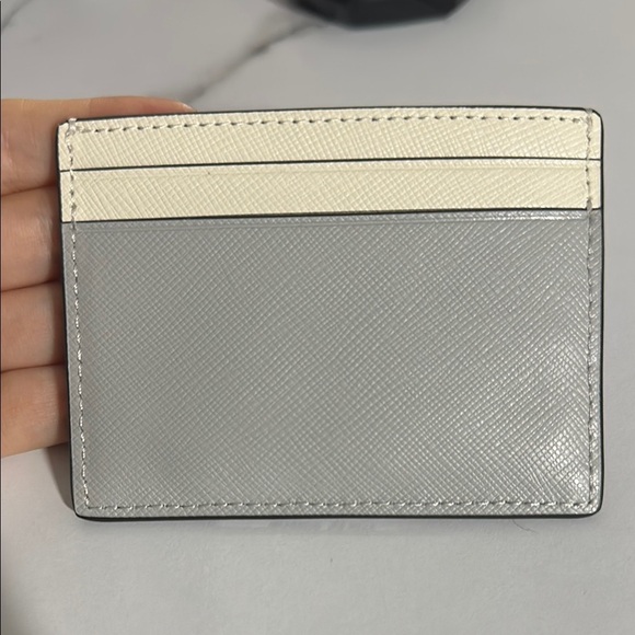 Kate Spade Two-Tone Card Holder in Gray and Cream - Picture 4 of 10